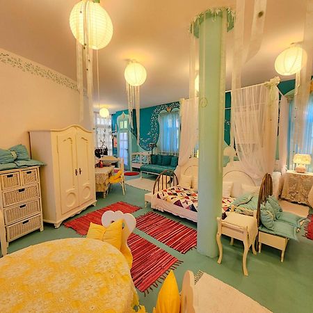 Feher Tulipan Apartman Hotel Debrecen Buitenkant foto