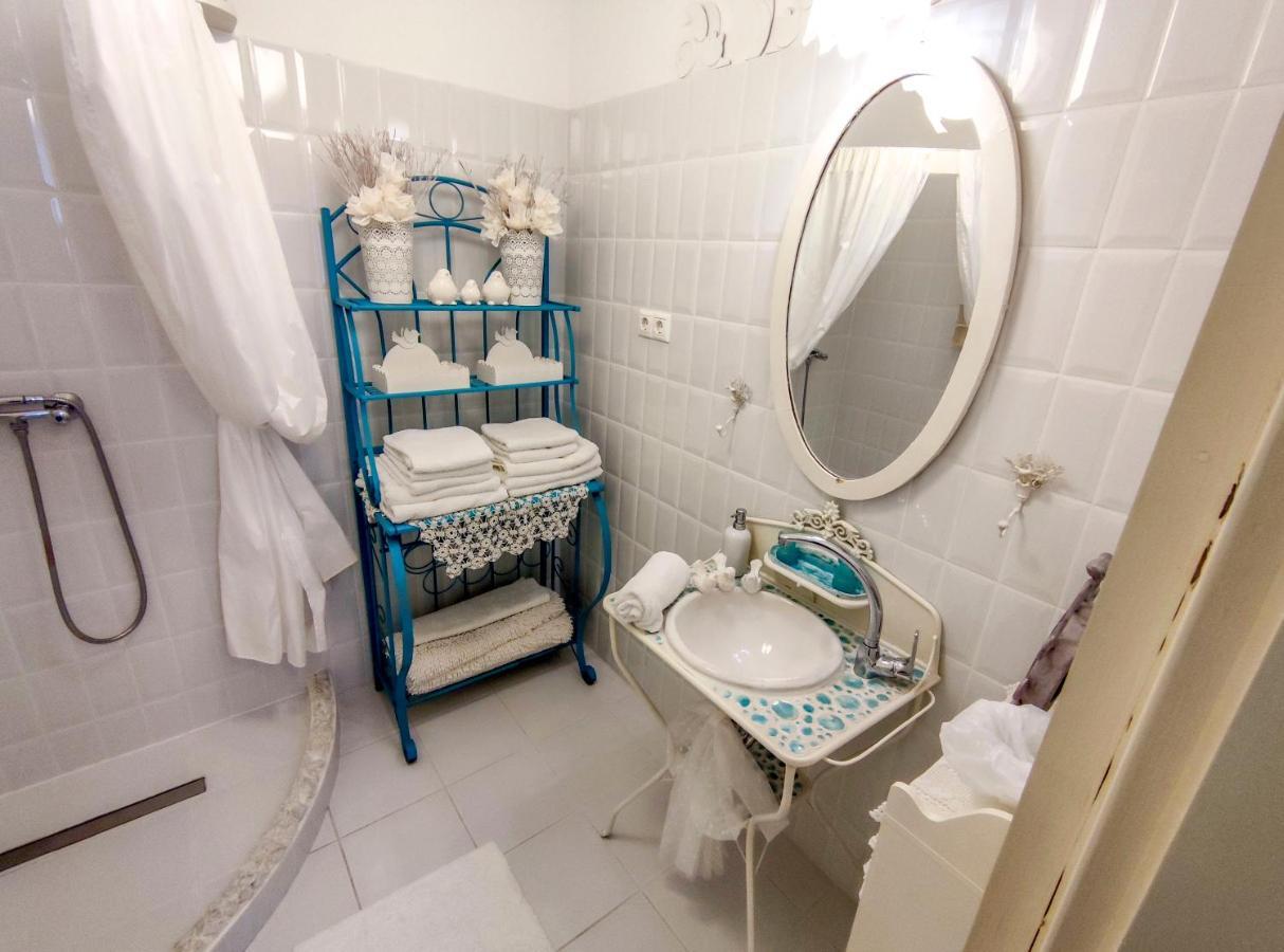 Feher Tulipan Apartman Hotel Debrecen Buitenkant foto