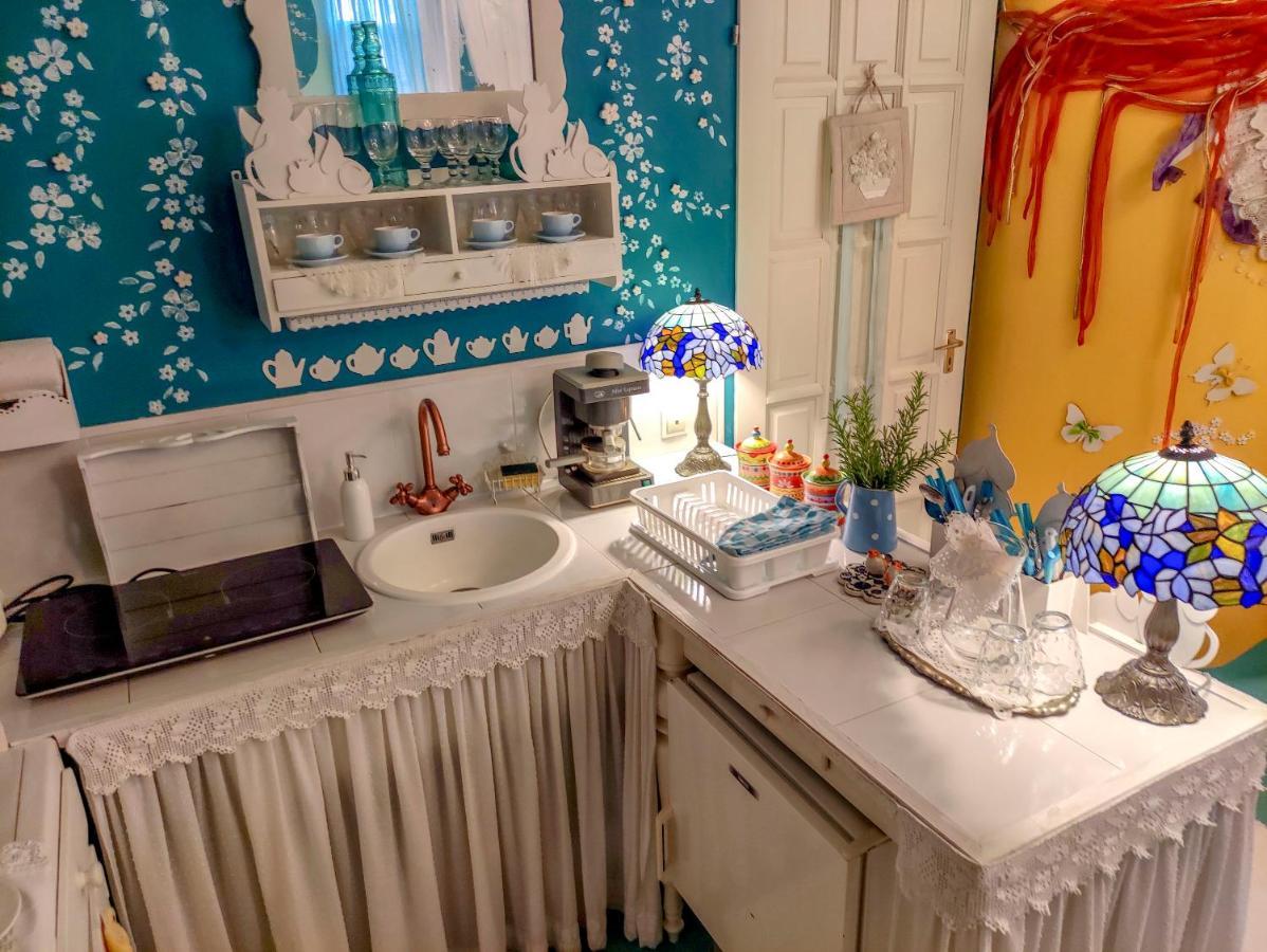 Feher Tulipan Apartman Hotel Debrecen Buitenkant foto