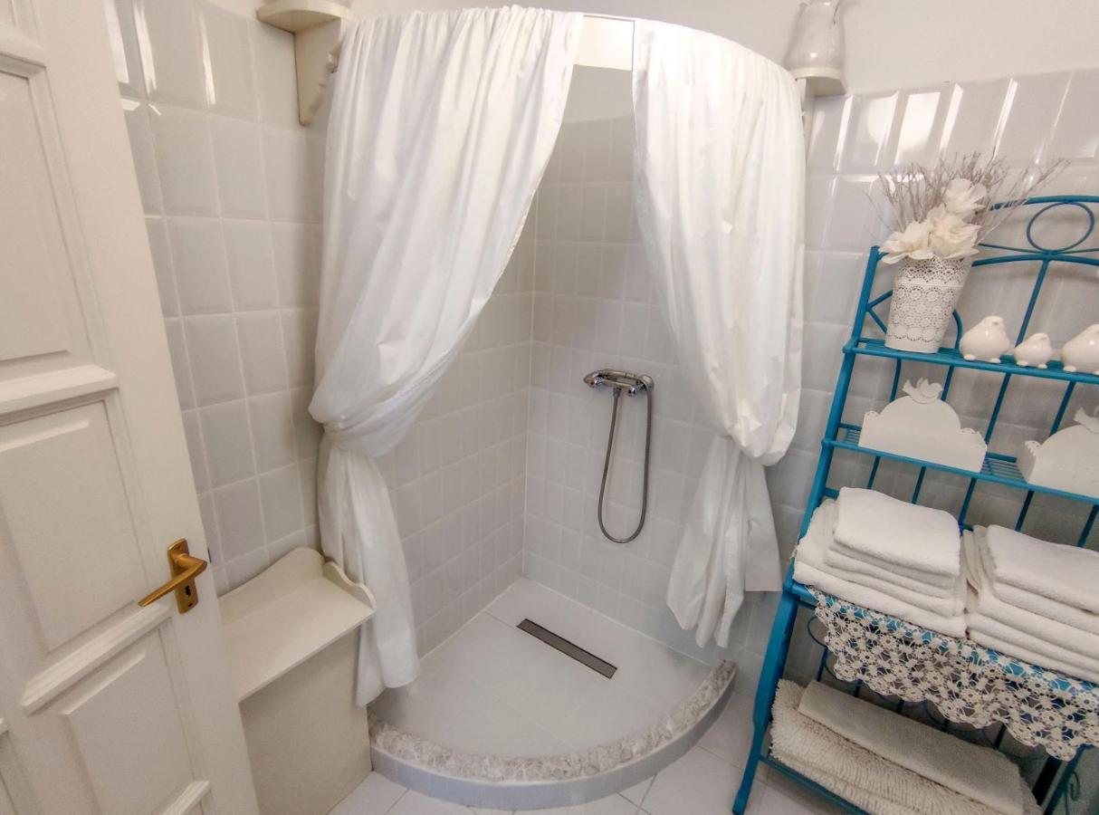 Feher Tulipan Apartman Hotel Debrecen Buitenkant foto