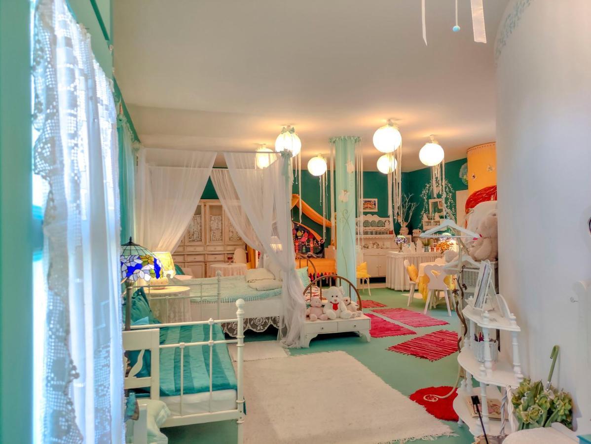 Feher Tulipan Apartman Hotel Debrecen Buitenkant foto