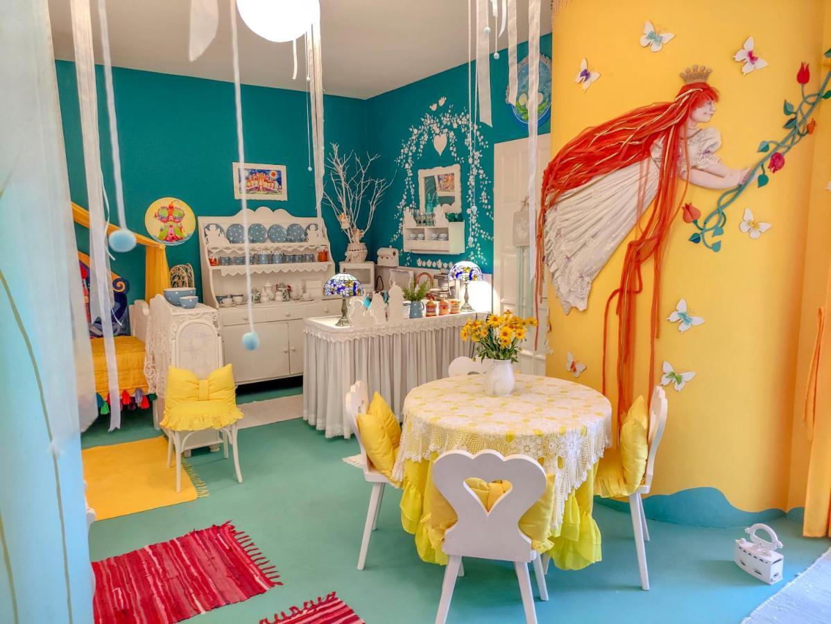 Feher Tulipan Apartman Hotel Debrecen Buitenkant foto