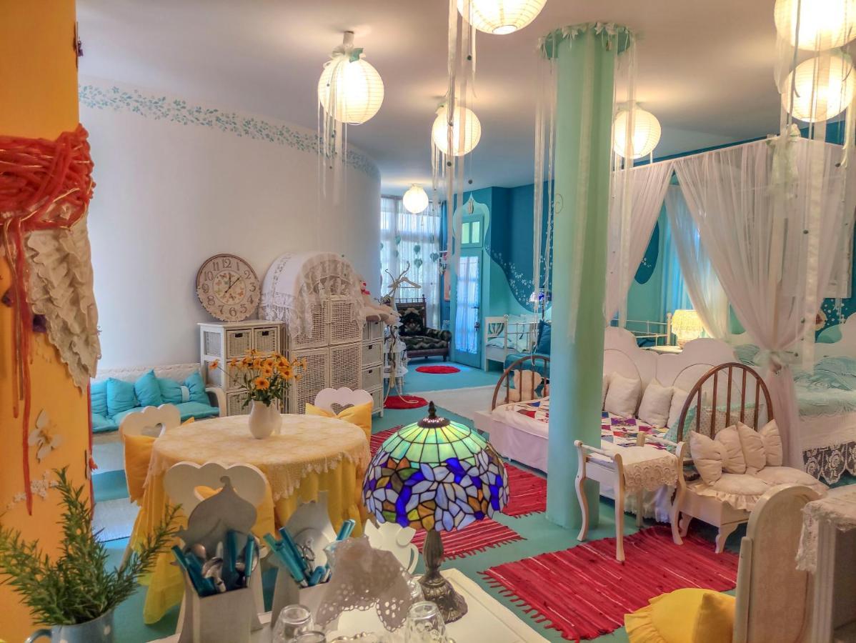 Feher Tulipan Apartman Hotel Debrecen Buitenkant foto
