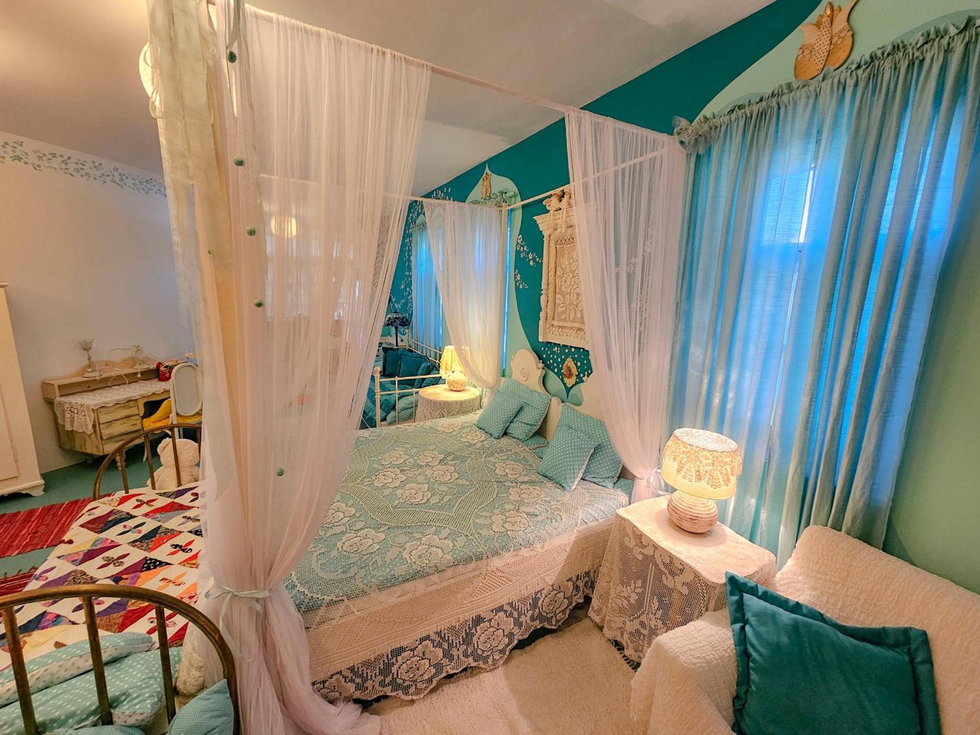 Feher Tulipan Apartman Hotel Debrecen Buitenkant foto